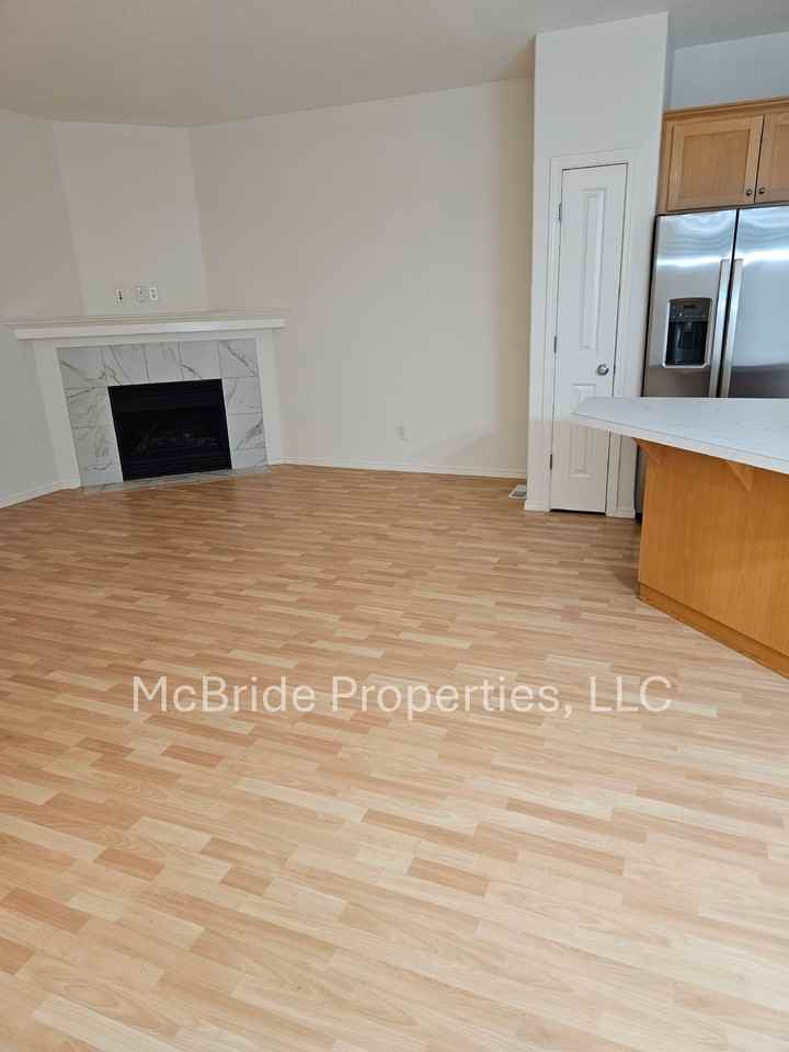 1659 Ne 10th Pl #1659 - Photo 4 of 9