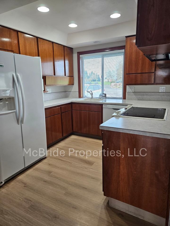 2590 N Maple Ct #NA - Photo 3 of 14