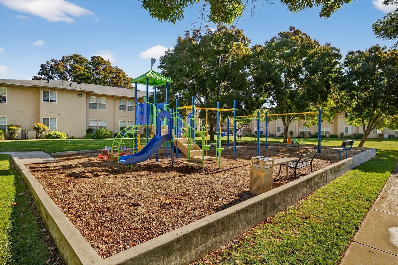 Oak Meadow Apartments - Photo 7 of 50