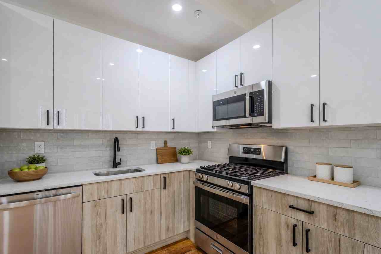 145 Roseville Ave #1 - Photo 3 of 16