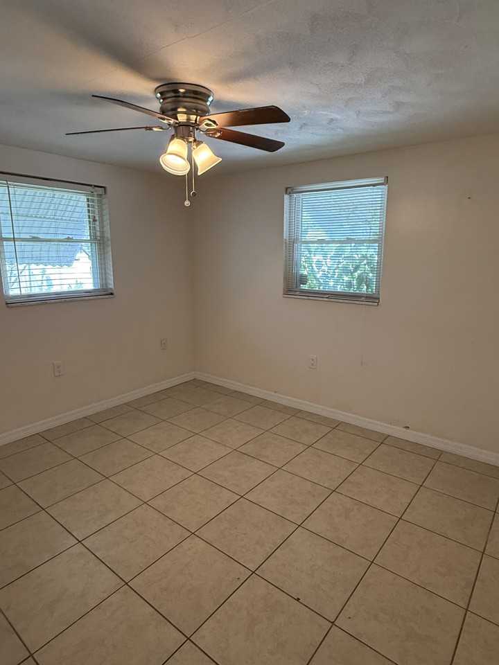 5439 Shell Dr #NA - Photo 4 of 7