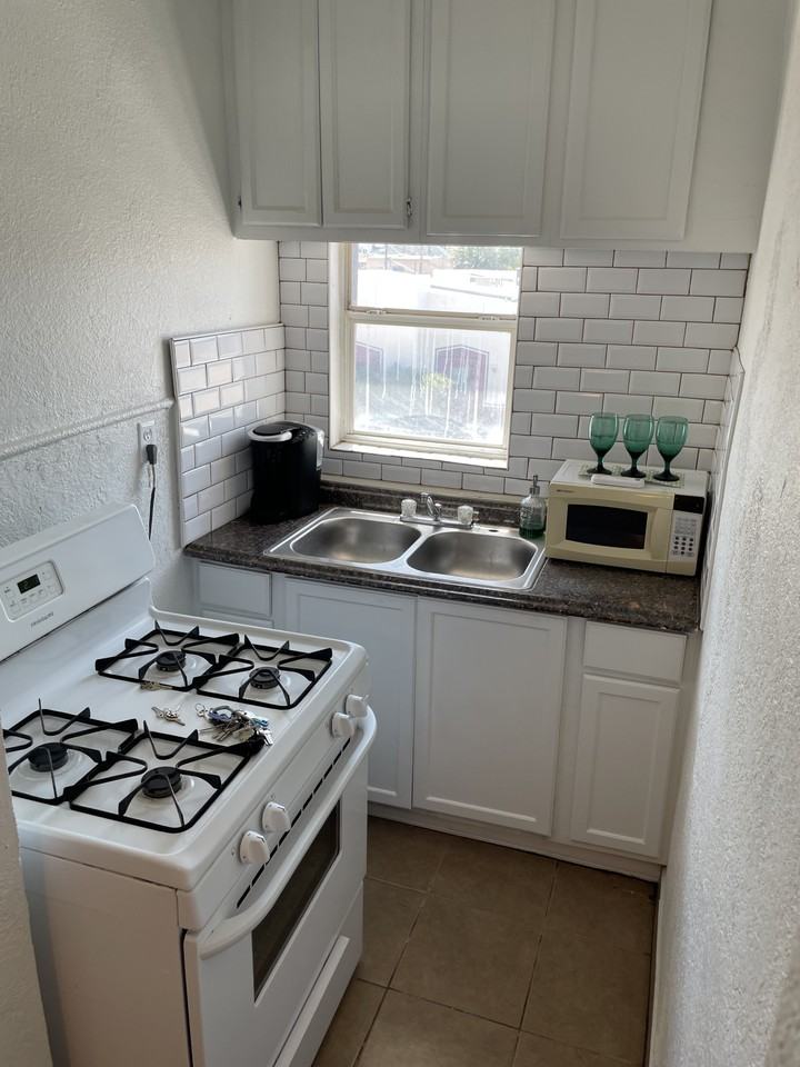 800 Arizona Ave #6 - Photo 3 of 8