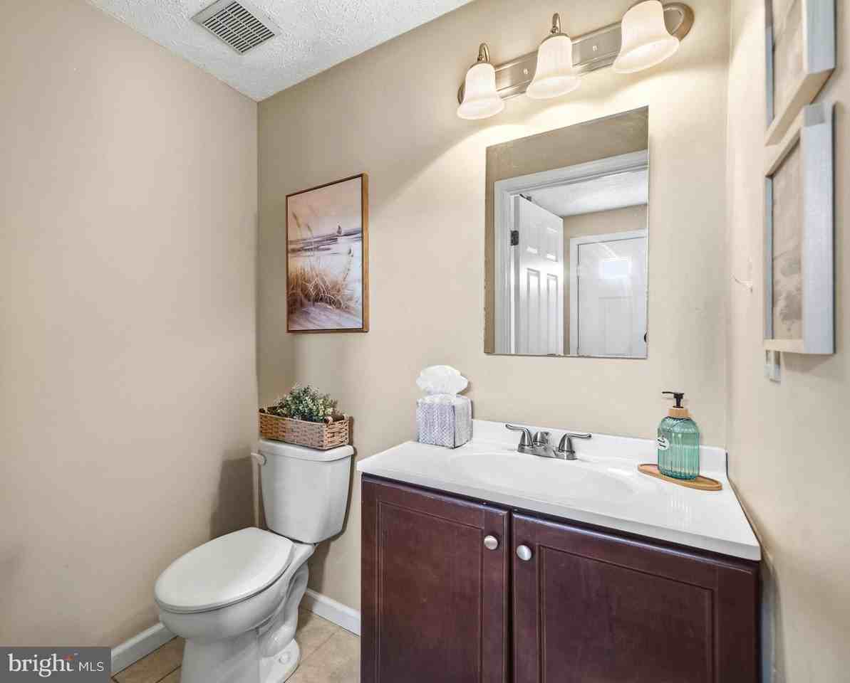 7037 Hames Ct - Photo 5 of 21
