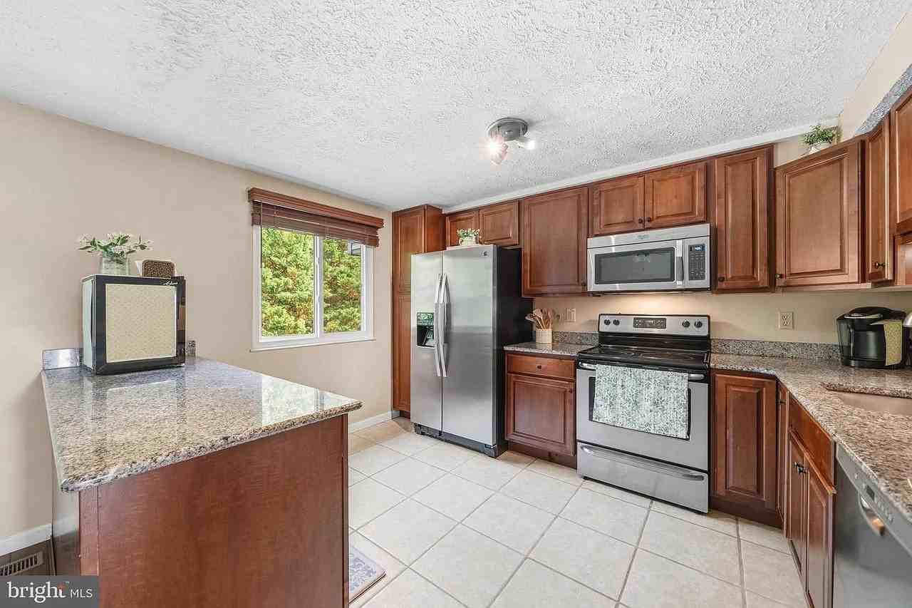 7037 Hames Ct - Photo 6 of 21