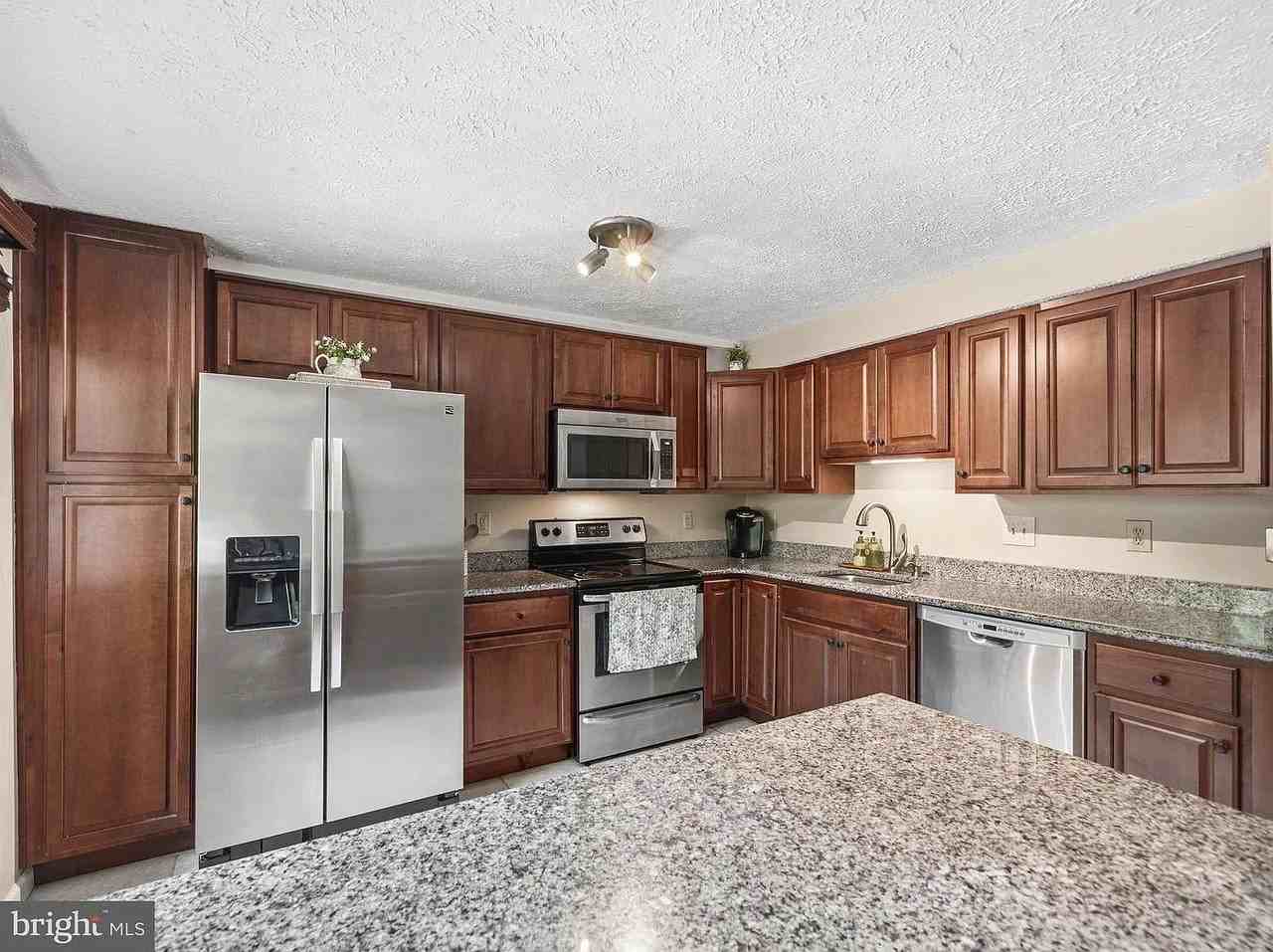 7037 Hames Ct - Photo 7 of 21