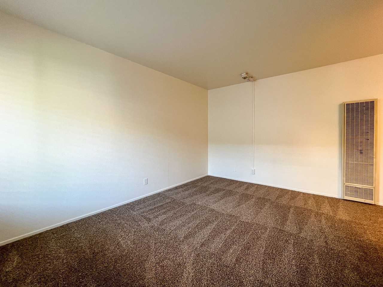 Bridgeview Apartments - Photo 4 of 25
