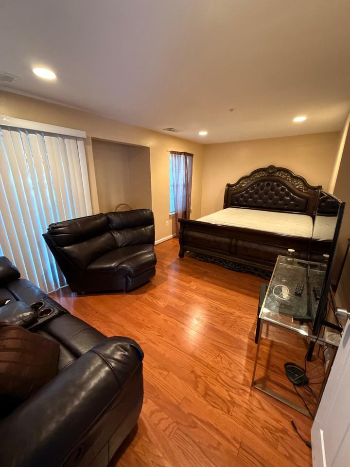 15739 Erwin Ct - Photo 3 of 6