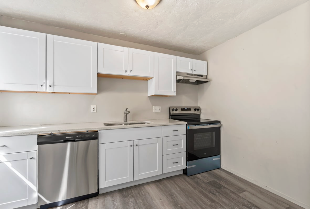 Towne Apartments - Photo 4 of 50