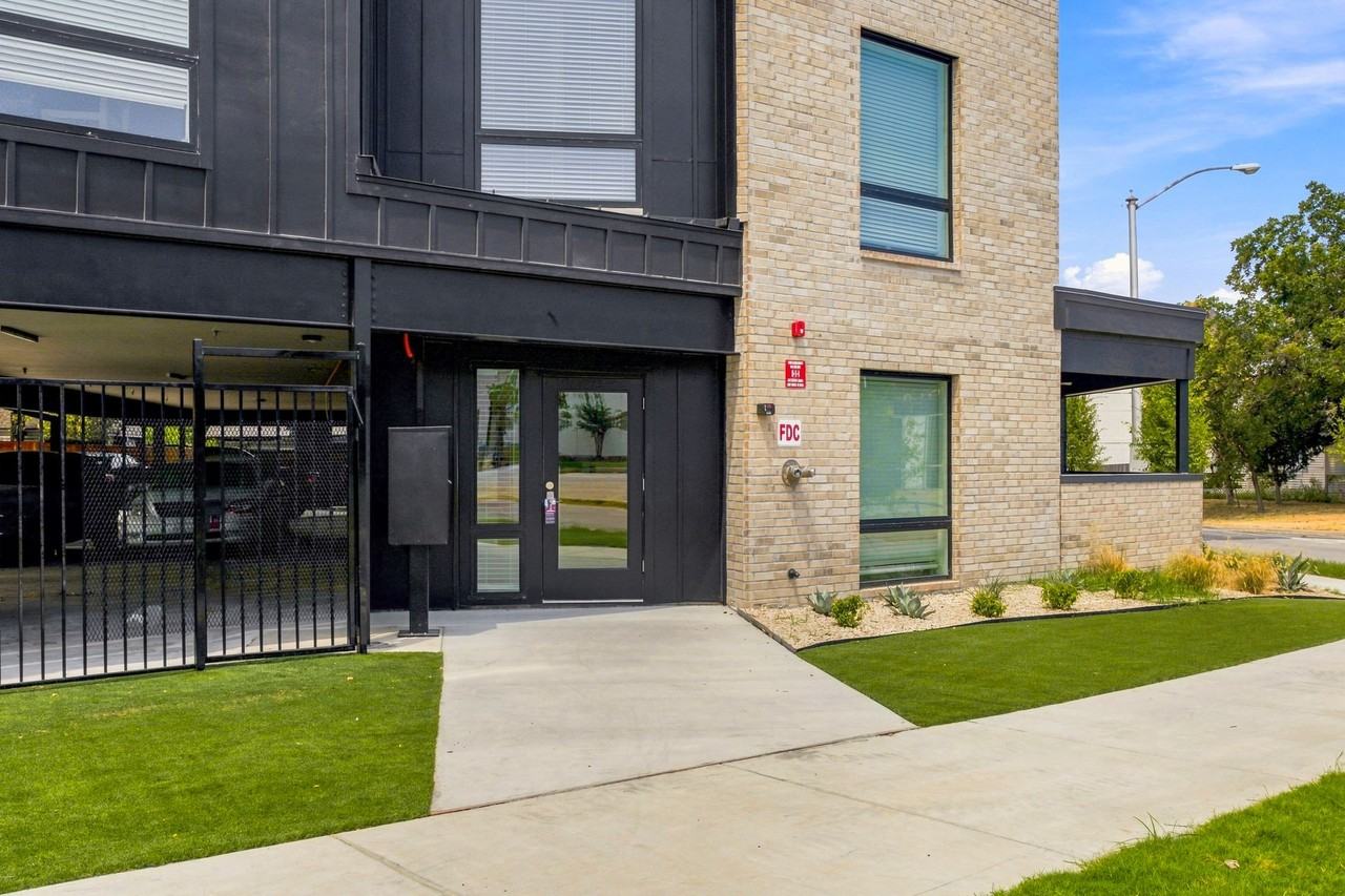 3252 Mccart Ave - Photo 4 of 50