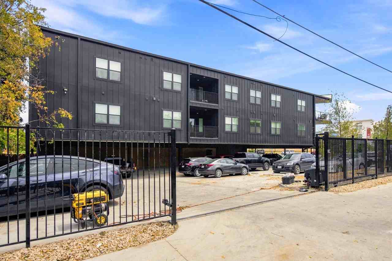 3252 Mccart Ave - Photo 6 of 50
