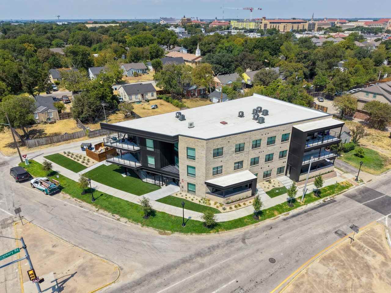 3252 Mccart Ave - Photo 7 of 50
