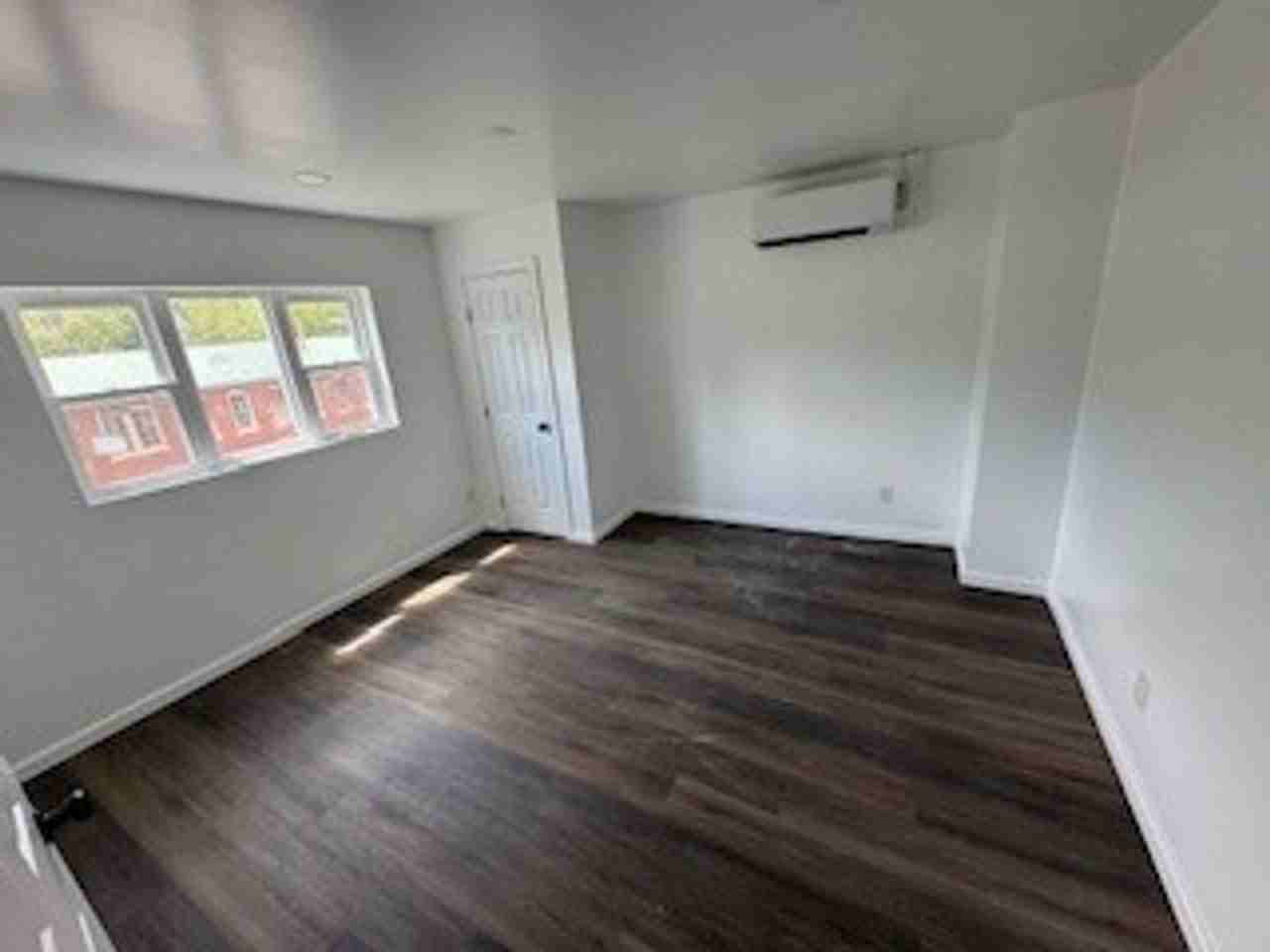 140 E Market Street - Photo 5 of 15
