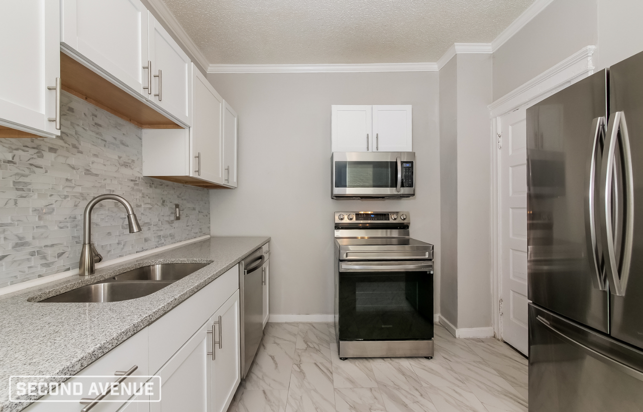 2530 Mersington Ave - Photo 5 of 16