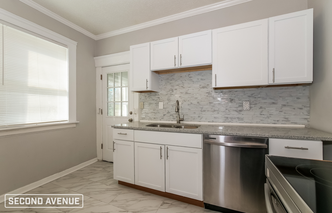 2530 Mersington Ave - Photo 6 of 16
