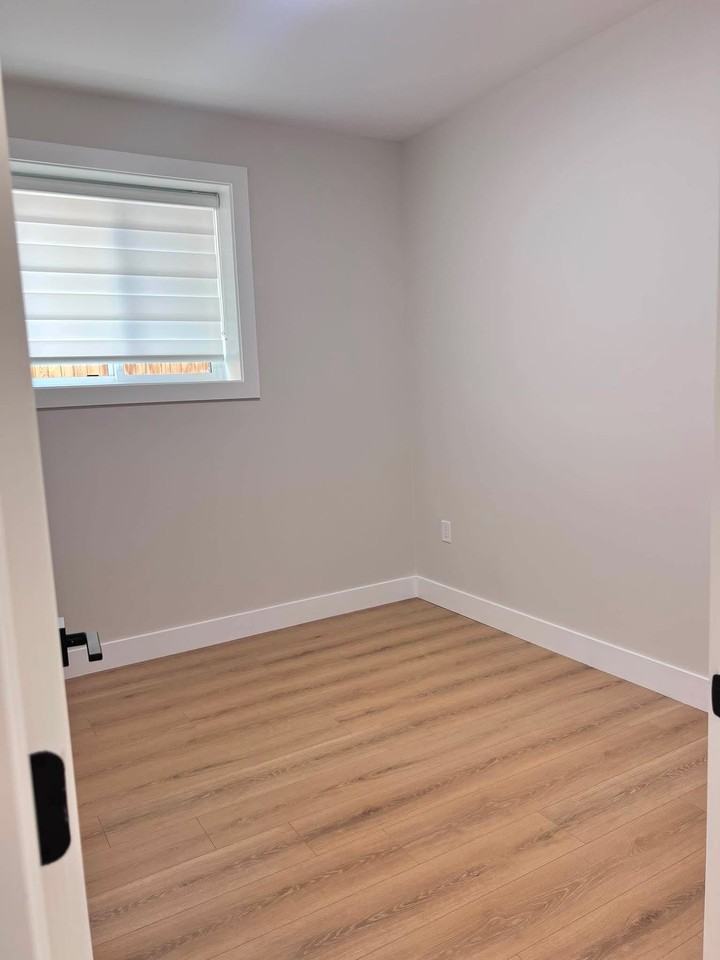 16632 18A Avenue - Photo 2 of 3