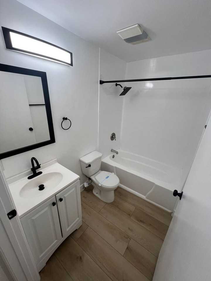 Villa Regency Apartments - Photo 4 of 50
