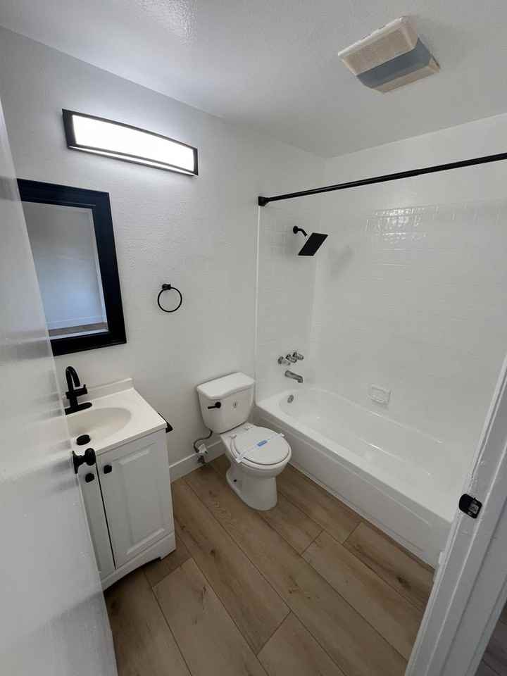 Villa Regency Apartments - Photo 6 of 50