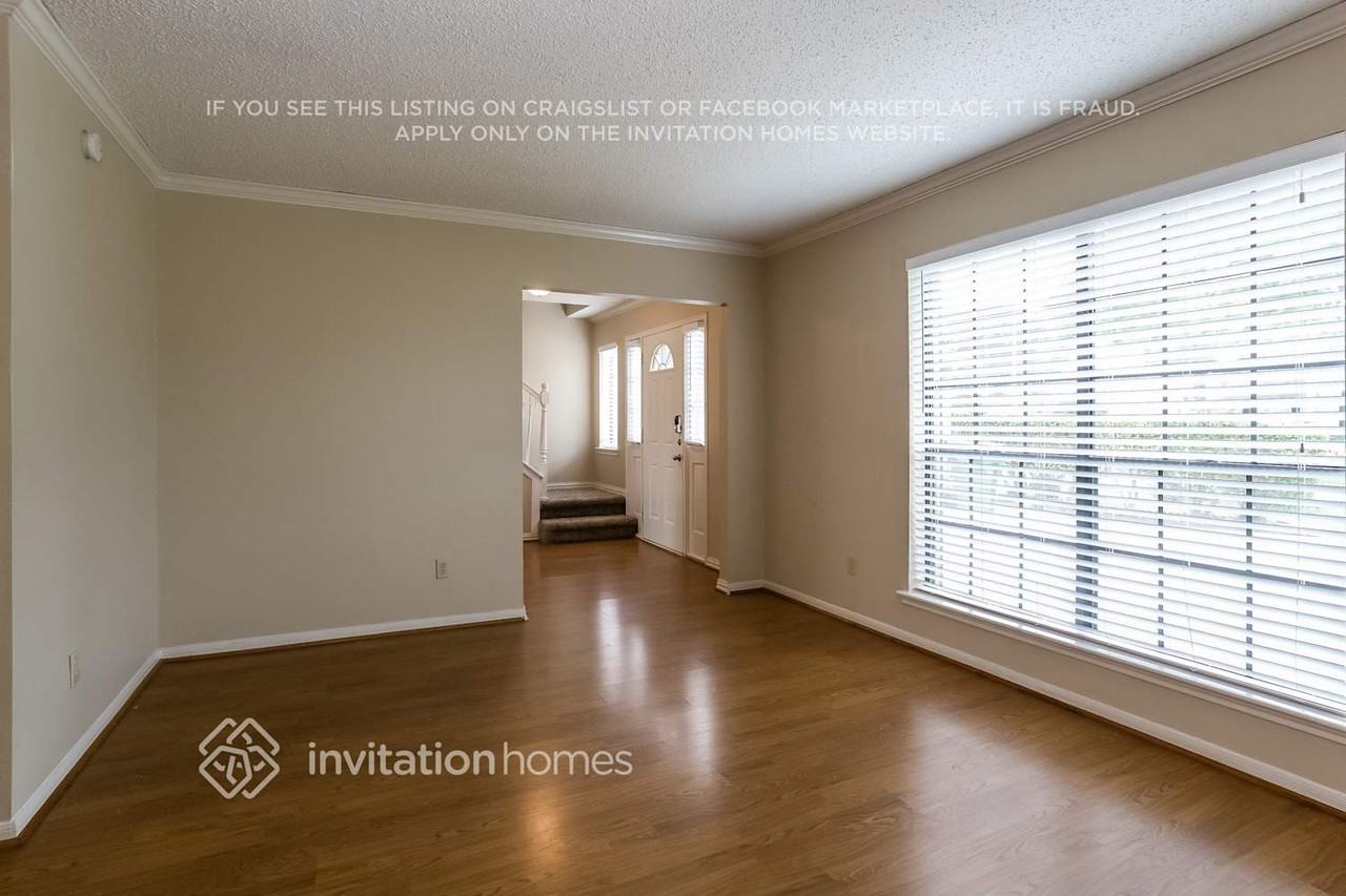 2818 Sea Ledge Dr - Photo 2 of 17