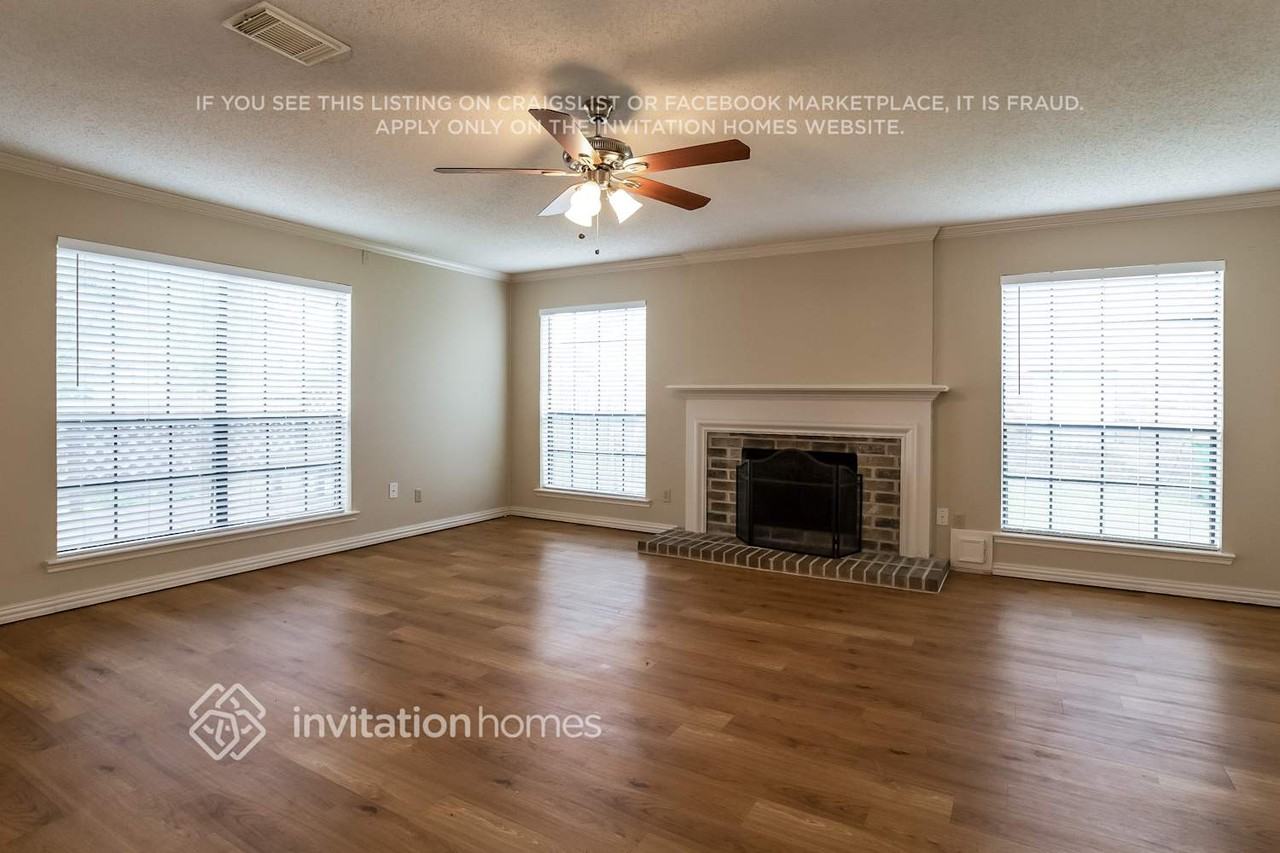 2818 Sea Ledge Dr - Photo 3 of 17