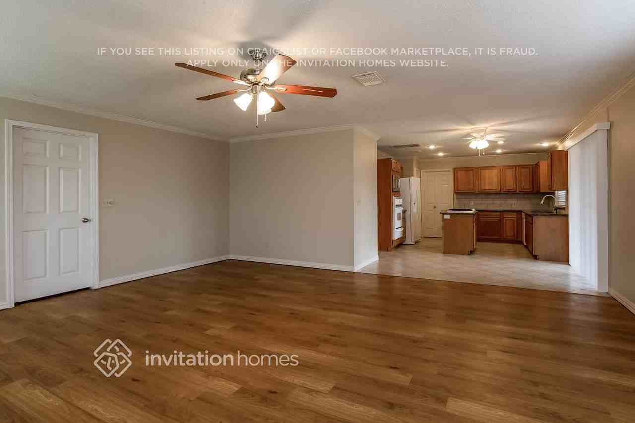 2818 Sea Ledge Dr - Photo 5 of 17
