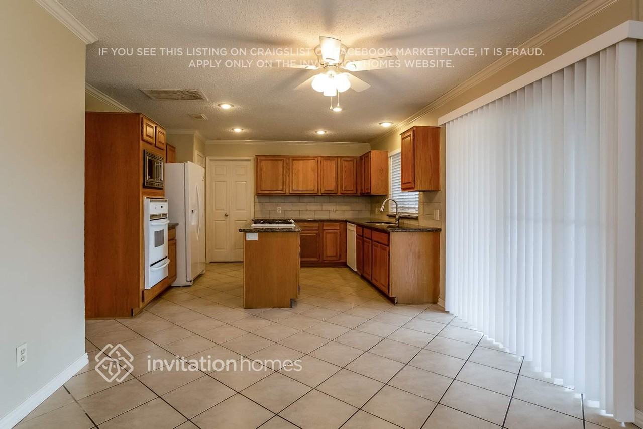 2818 Sea Ledge Dr - Photo 6 of 17