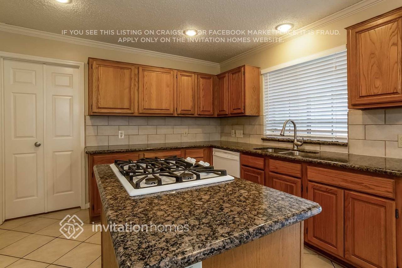2818 Sea Ledge Dr - Photo 7 of 17