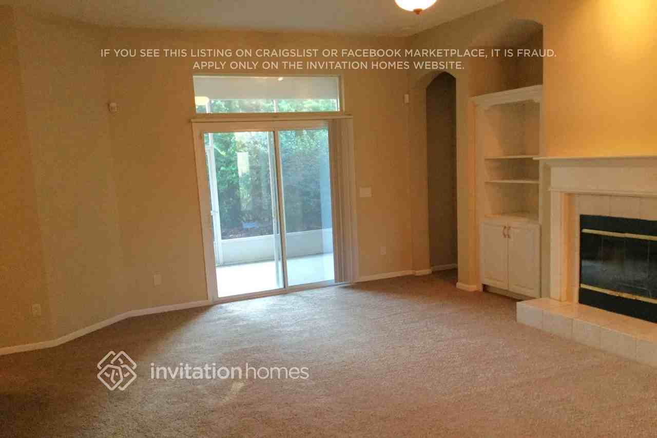 1620 Merroway Ln - Photo 3 of 13
