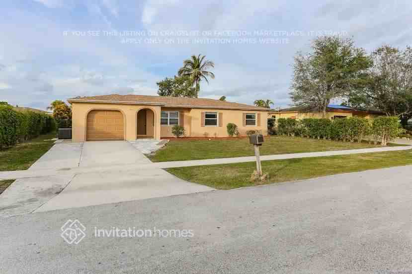 10685 Ember St - Photo 3 of 21