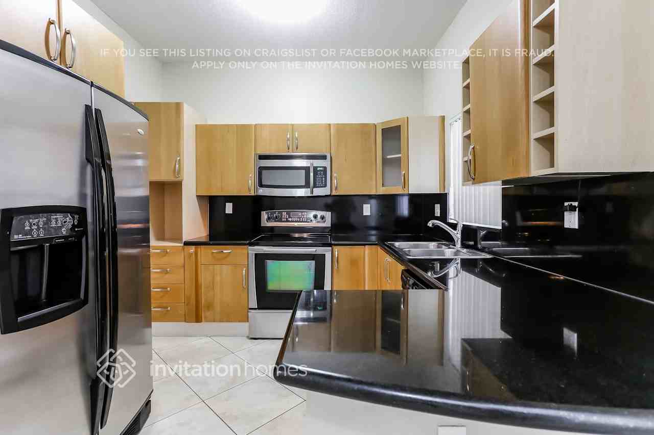 7449 Nw 181st St - Photo 5 of 19