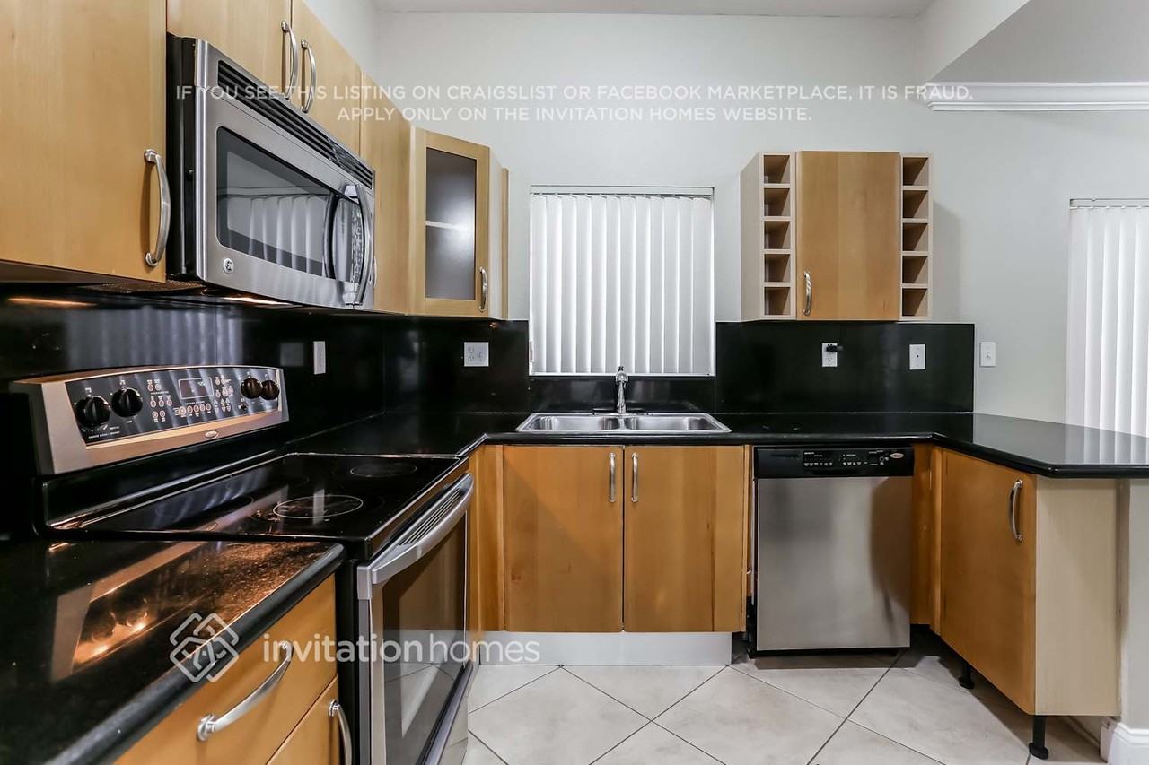 7449 Nw 181st St - Photo 6 of 19