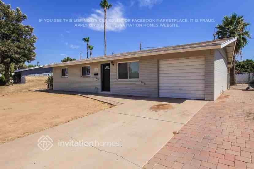 2307 E Hillery Dr - Photo 2 of 16
