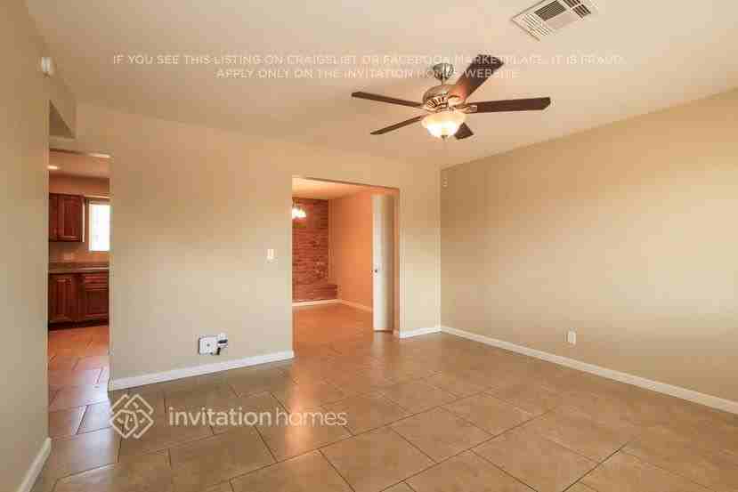 2307 E Hillery Dr - Photo 4 of 16