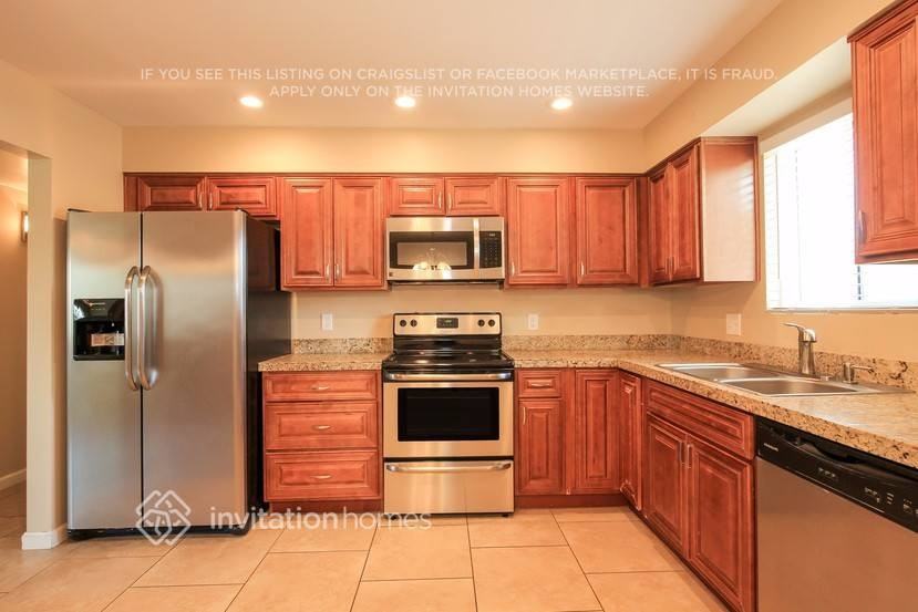 2307 E Hillery Dr - Photo 6 of 16