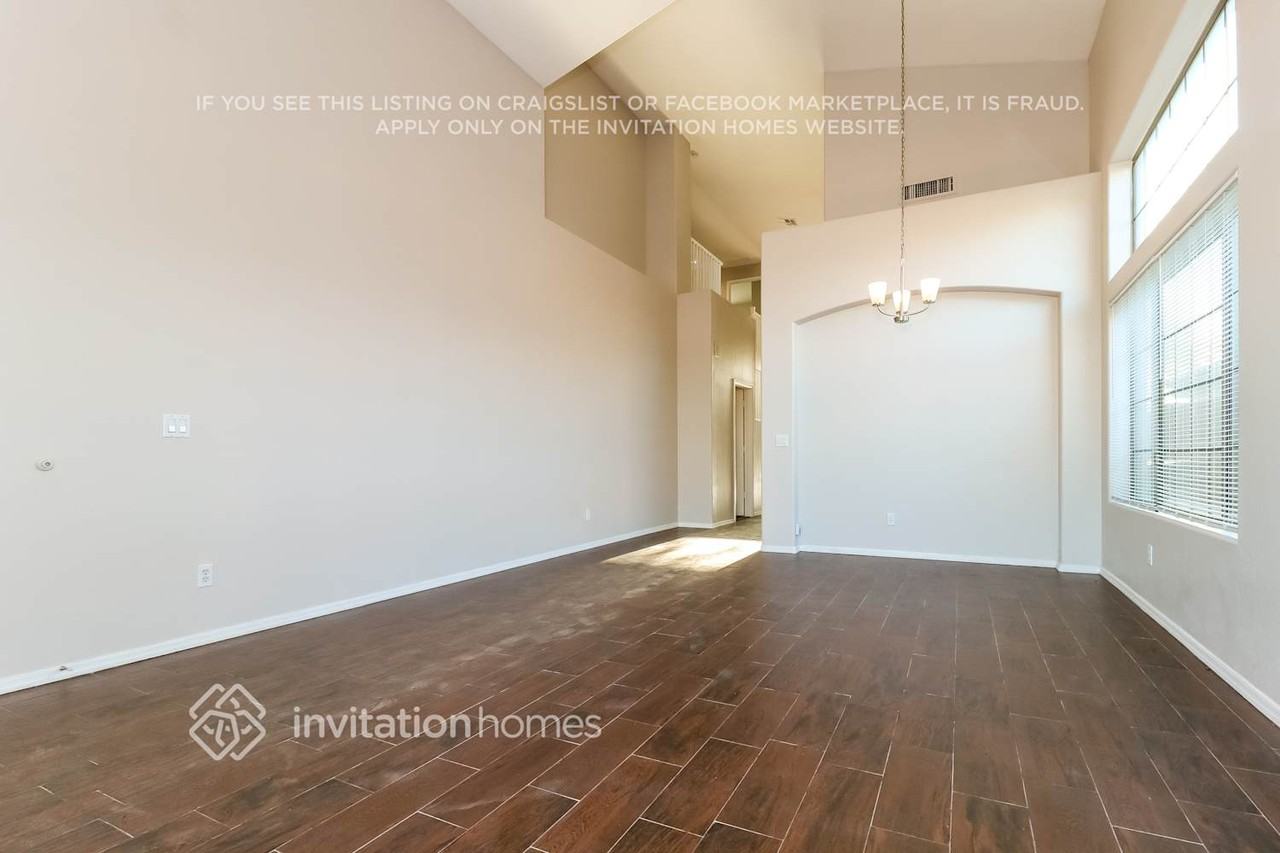 2125 S 114th Ln - Photo 3 of 15