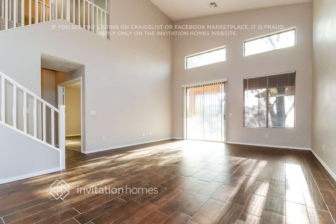 2125 S 114th Ln - Photo 4 of 15