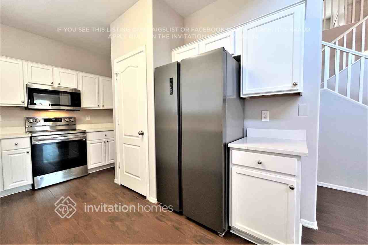 2125 S 114th Ln - Photo 6 of 15