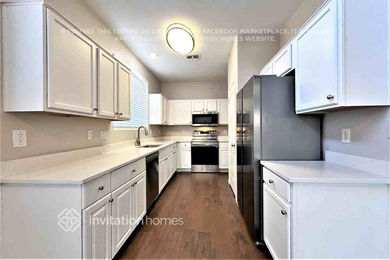 2125 S 114th Ln - Photo 7 of 15