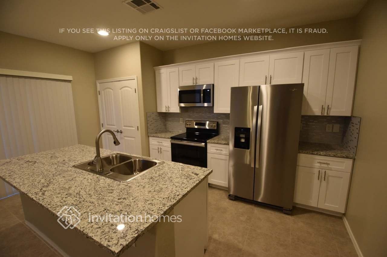 1344 E Palomino Way - Photo 4 of 17