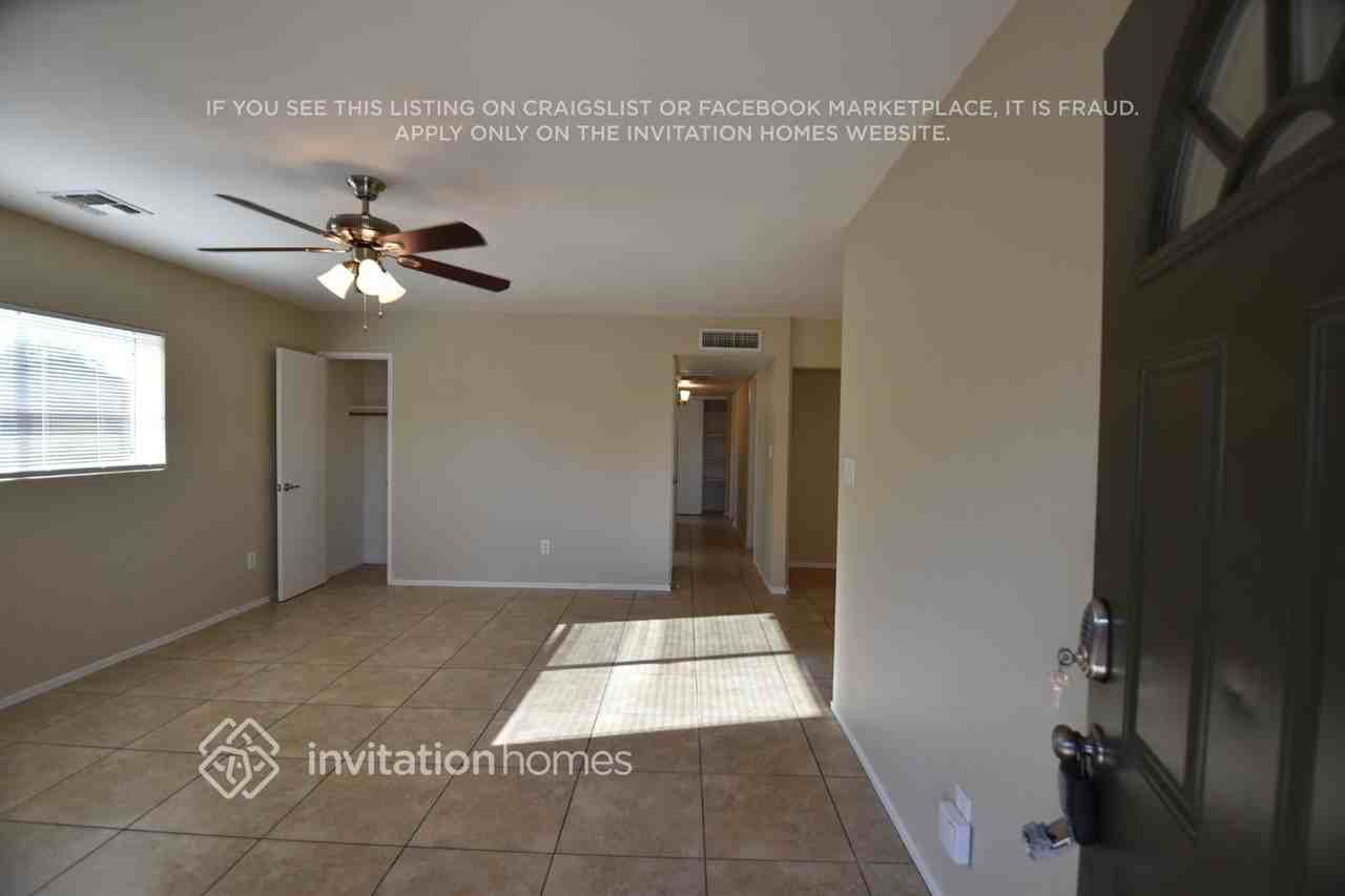 9016 E Gary Ln - Photo 2 of 12