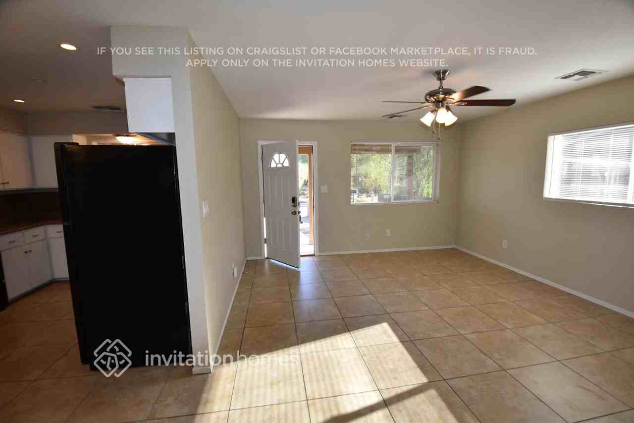 9016 E Gary Ln - Photo 4 of 12