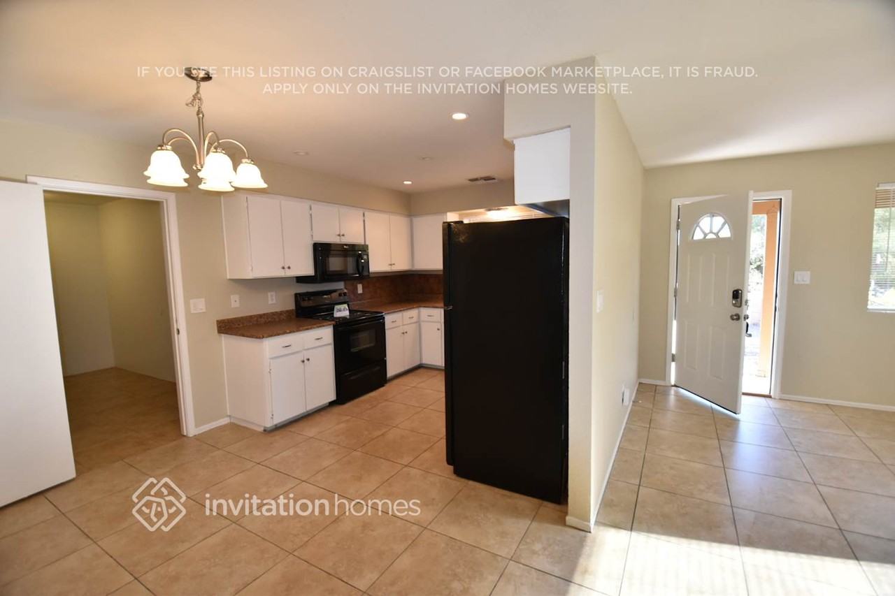 9016 E Gary Ln - Photo 5 of 12