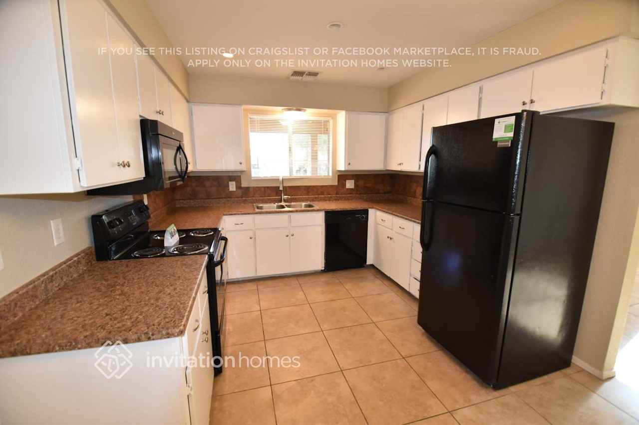 9016 E Gary Ln - Photo 6 of 12