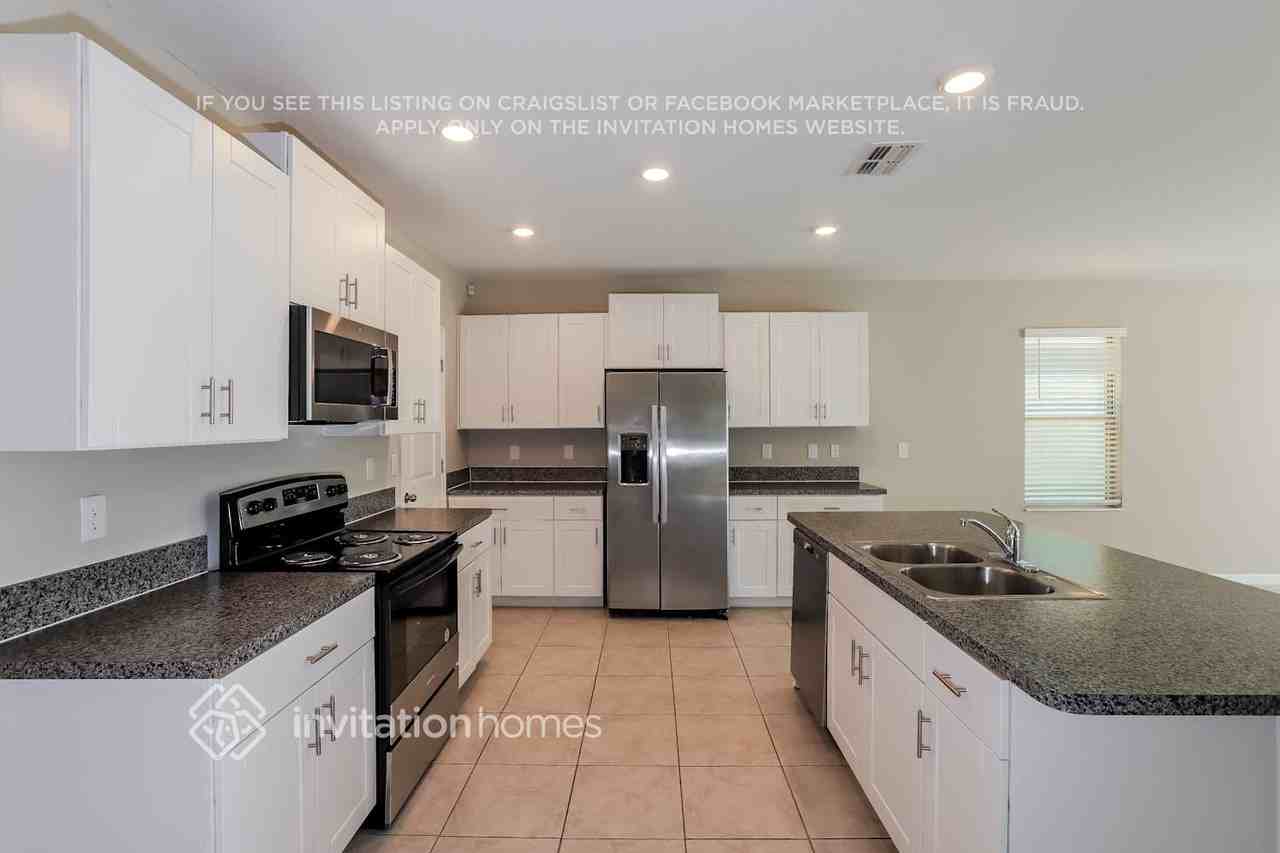 1580 Blue Rose Dr - Photo 7 of 18