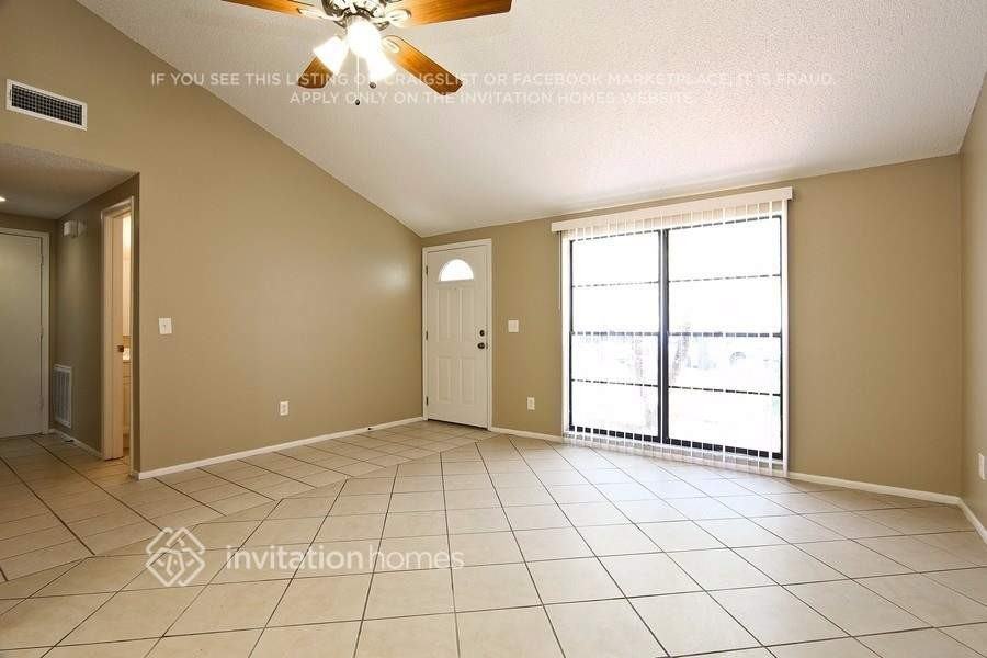 10220 Wilcox Ct - Photo 3 of 20