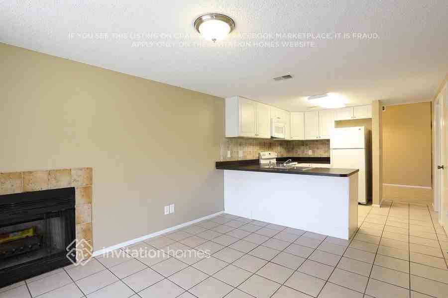 10220 Wilcox Ct - Photo 4 of 20