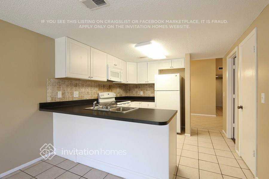 10220 Wilcox Ct - Photo 5 of 20