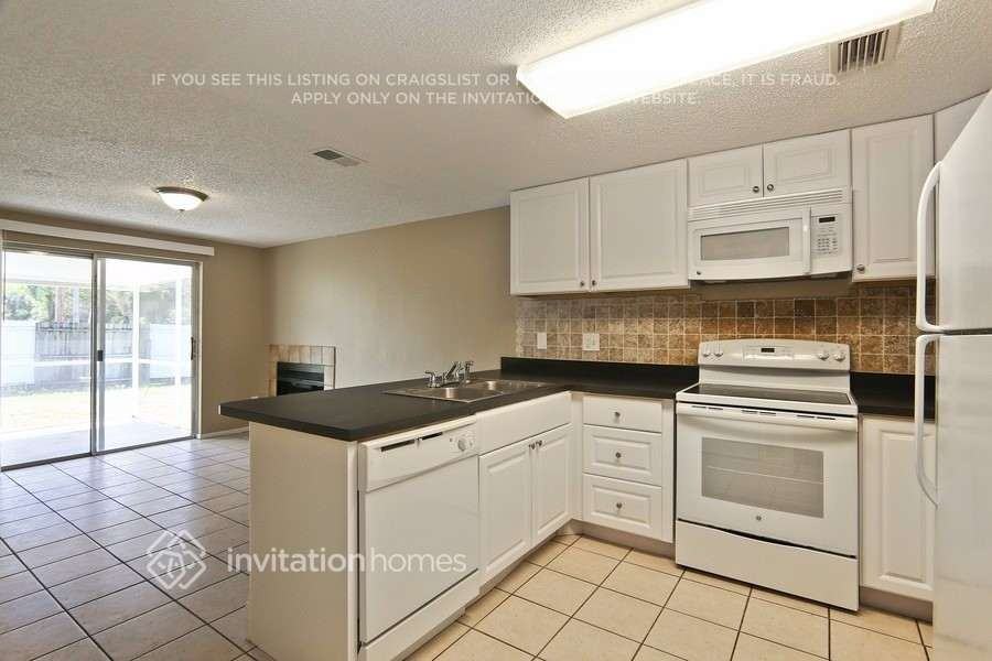 10220 Wilcox Ct - Photo 6 of 20