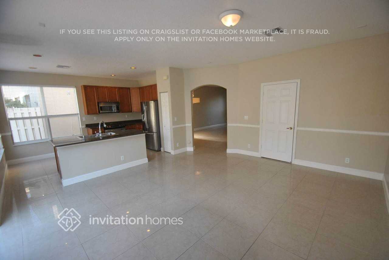 4238 Lake Tahoe Cir - Photo 3 of 14