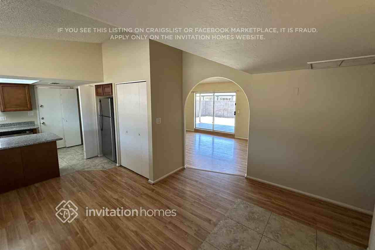 1643 W Muriel Dr - Photo 7 of 22