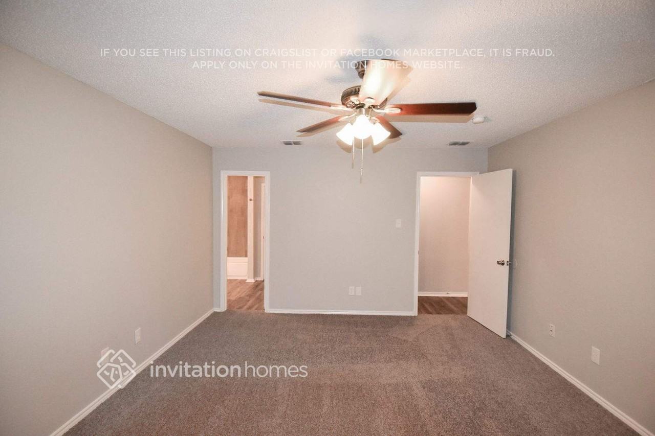 1202 Leeward Ln - Photo 5 of 11